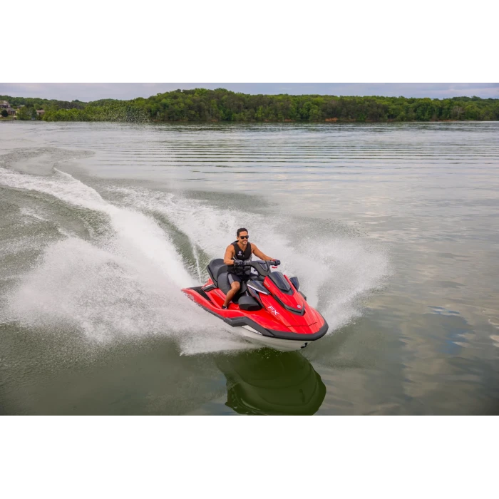Yamaha FX Cruiser HO 2026 Torch Red / White - akcja 3