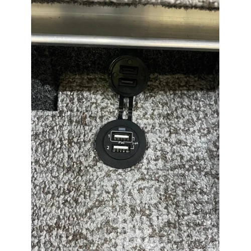 Podwójna ładowarka USB