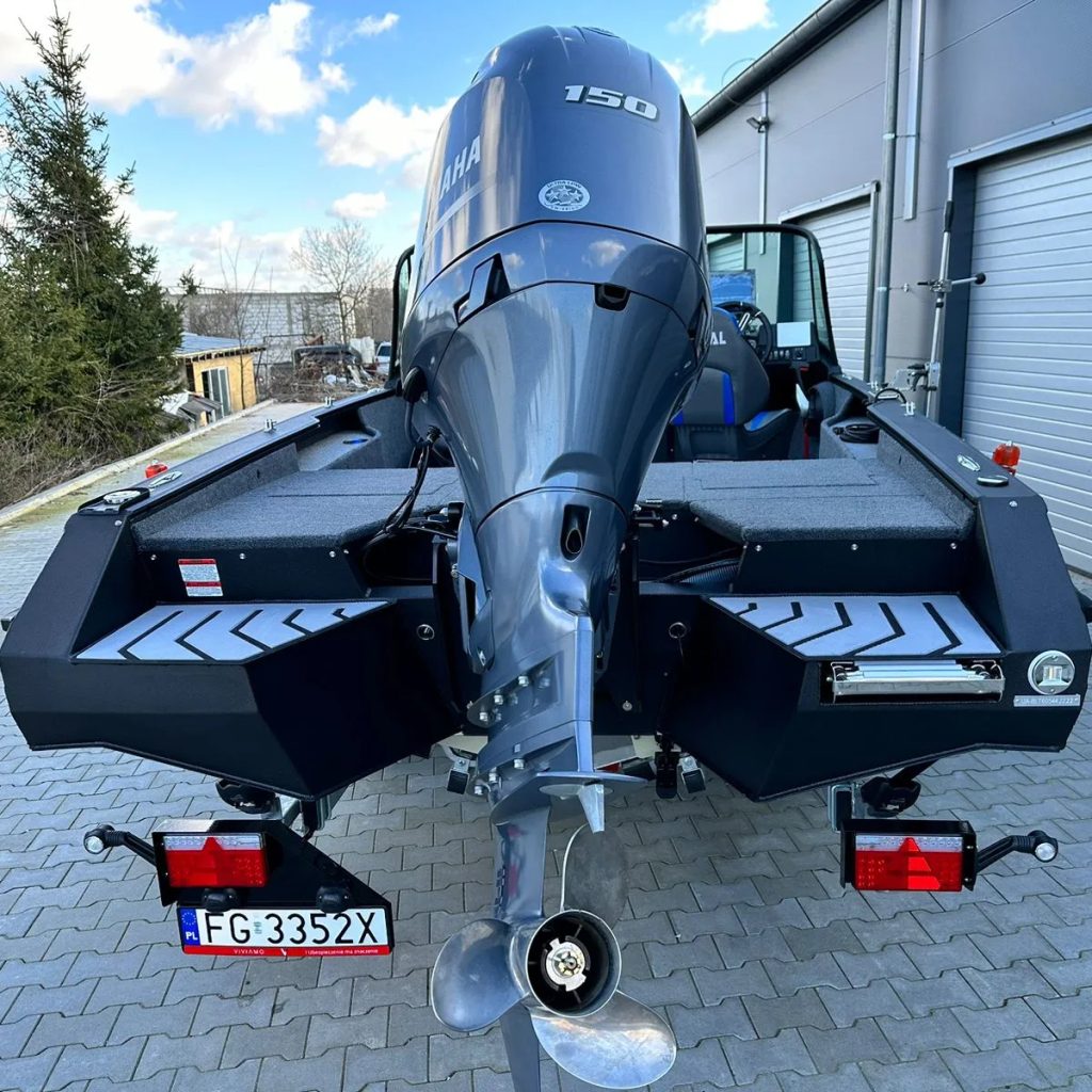 Model 555 DC PLUS (dł:5.95m) - 136 107 zł